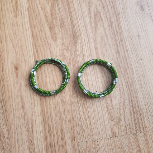 Set of 2 Green Seed Bead Wrap Bracelets Memory Wire Coil Silver Spacers Boho Art - Picture 2 of 8